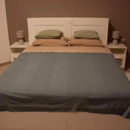Apartment Mate *