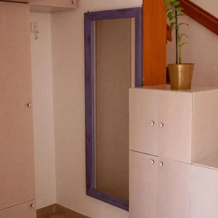 Apartment Mate *